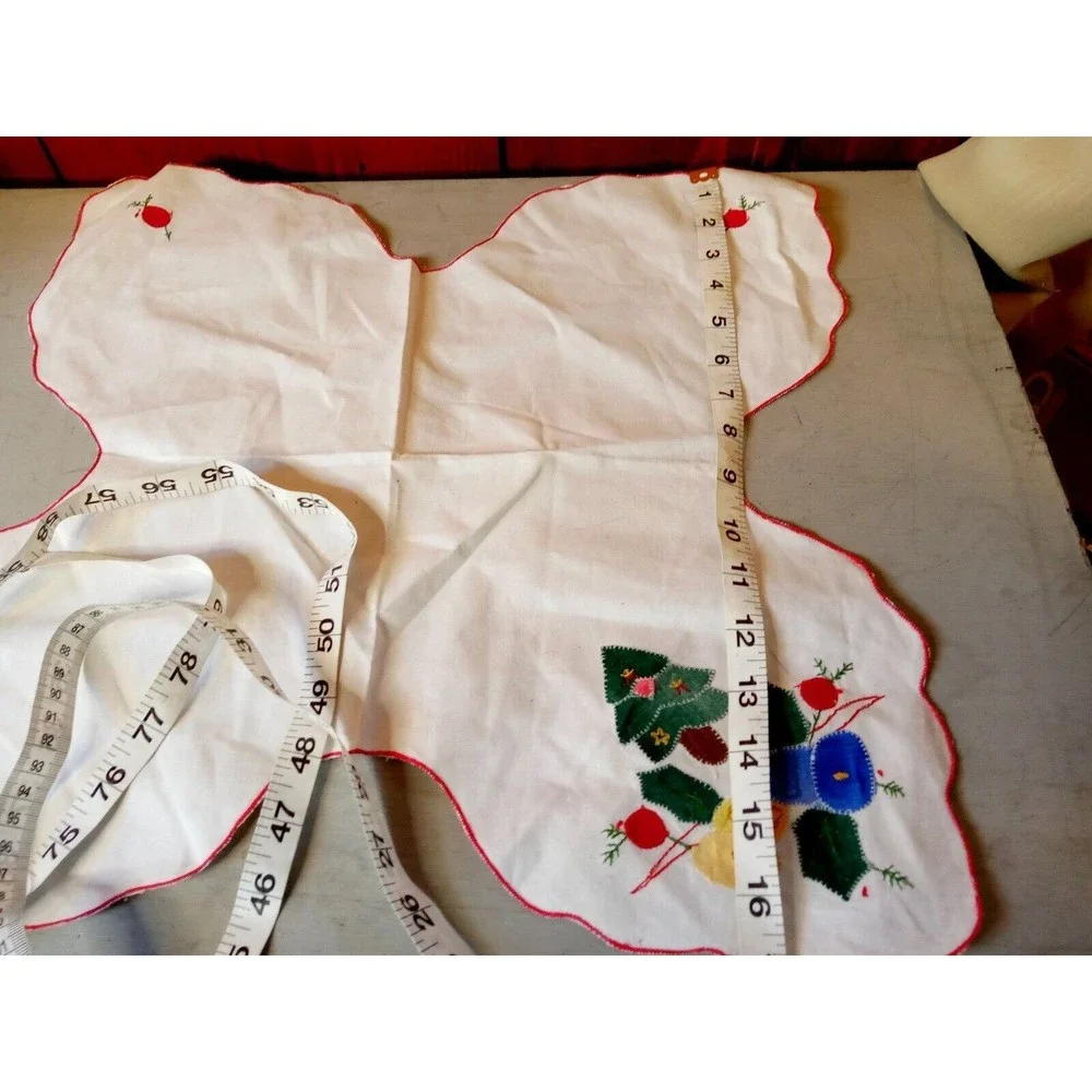VINTAGE Christmas EMBROIDERED White‎ Bread Basket Linen